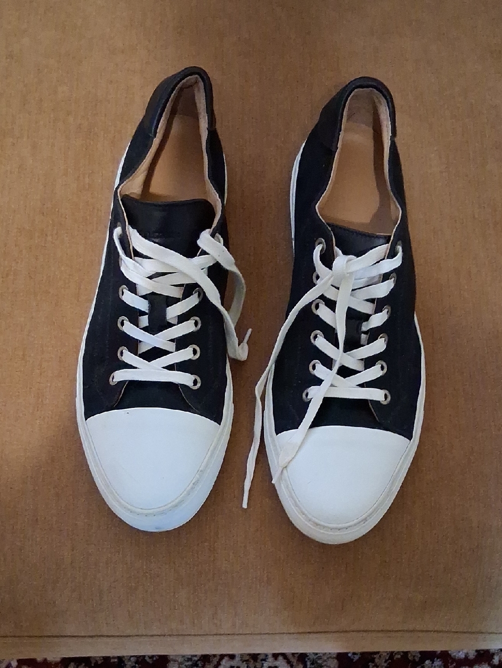 Collegium Sneakers